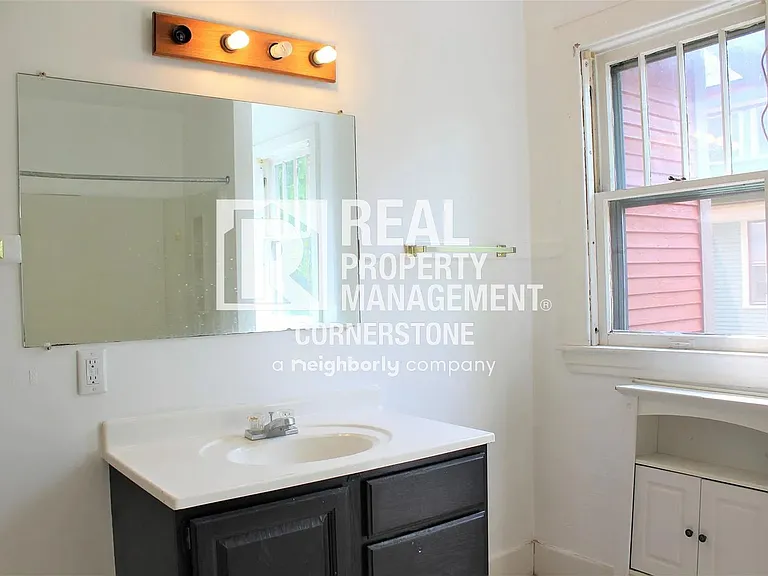 808 W Kalamazoo Ave — Photo 23