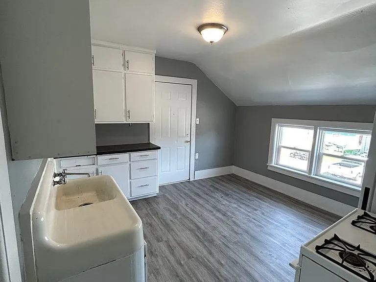 802 Terrace Ave — Photo 6
