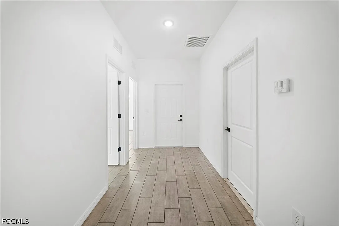 3 bed, 2.0 bath, 1180 sqft, $1,600 — Photo 4