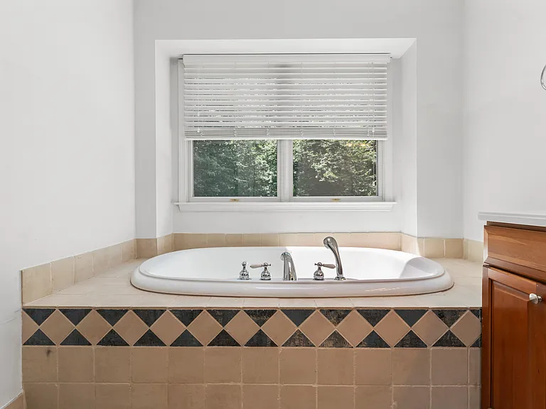 368 Hoyt St — Photo 39
