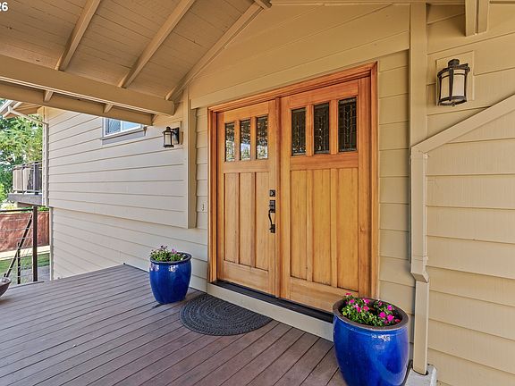 3rd image of 13921 NE Siskiyou Ct