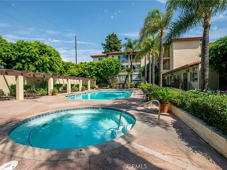 12830 Burbank Blvd #305 — Photo 16
