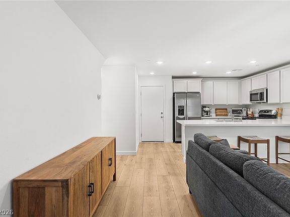 4th image of 6308 Foxes Dale St