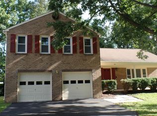 1 Butternut Way, Sterling, VA 20164