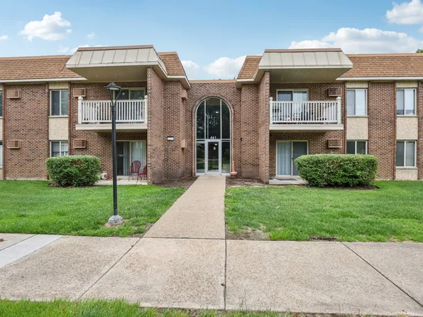 461 N Jonathan Dr APT 104, Palatine, IL 60074