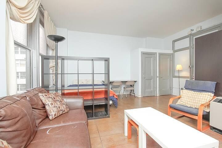 1st image of 215 W 7th St APT 909