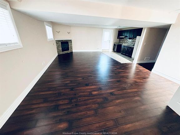 2nd image of 3817 Zanzibar Cres