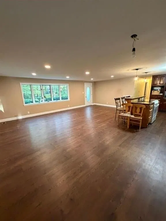 3 bed, 2.0 bath, 1490 sqft, $2,000 — Photo 4