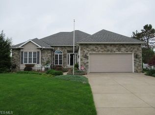 1931 Hampshire Cir NW, Uniontown, OH 44685