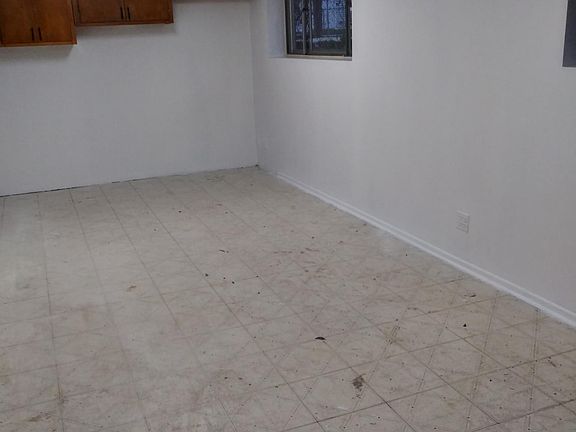 4th image of 1037 S Charlotte St