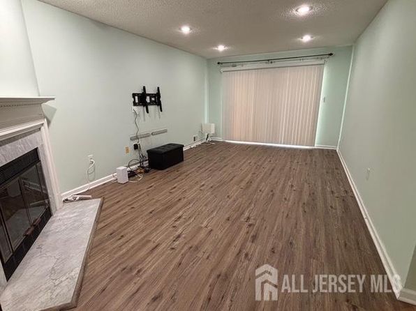 62 Sapphire Ln