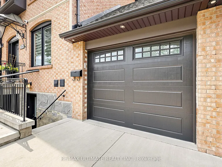 10 Warbeck Pl #UPPER — Photo 1