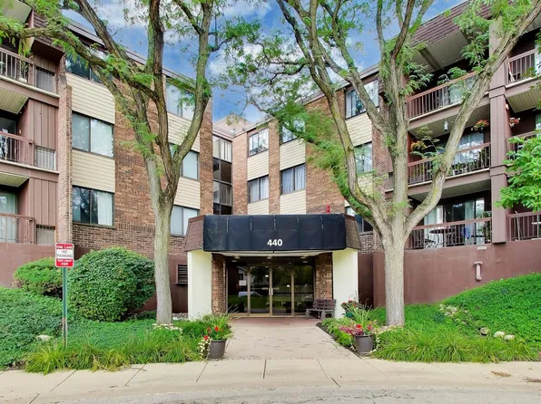 440 Raintree Ct Unit 2J, Glen Ellyn, IL 60137