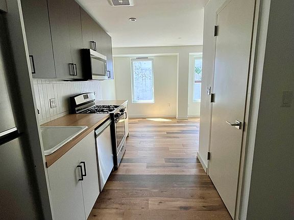 2nd image of 945 Bergen St #202