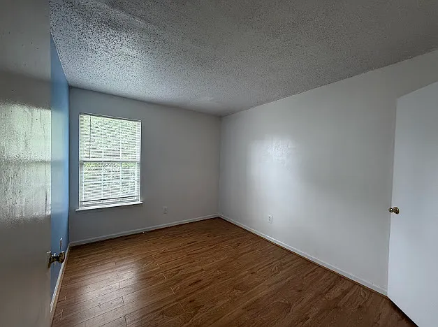 548 Hollomon Dr — Photo 15