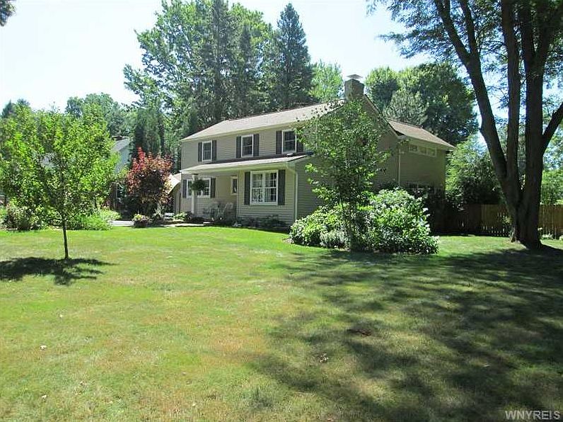 1st image of 105 Crescent Dr