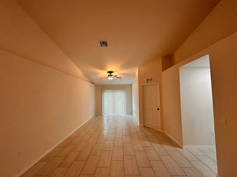 1010 NE 15th Ln — Photo 16