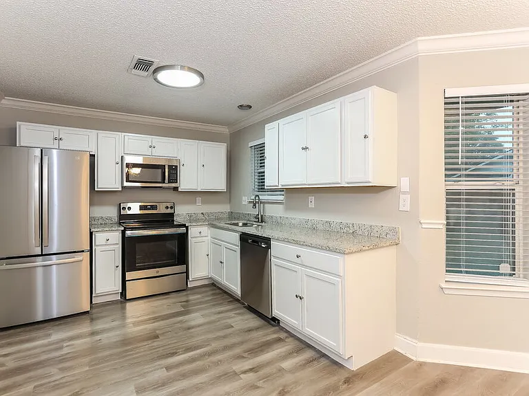 6507 Stetter Dr — Photo 8