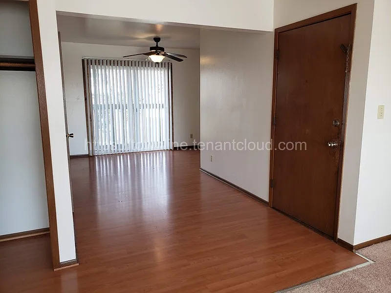 2 bed, 1.0 bath, 900 sqft, $1,200 — Photo 3