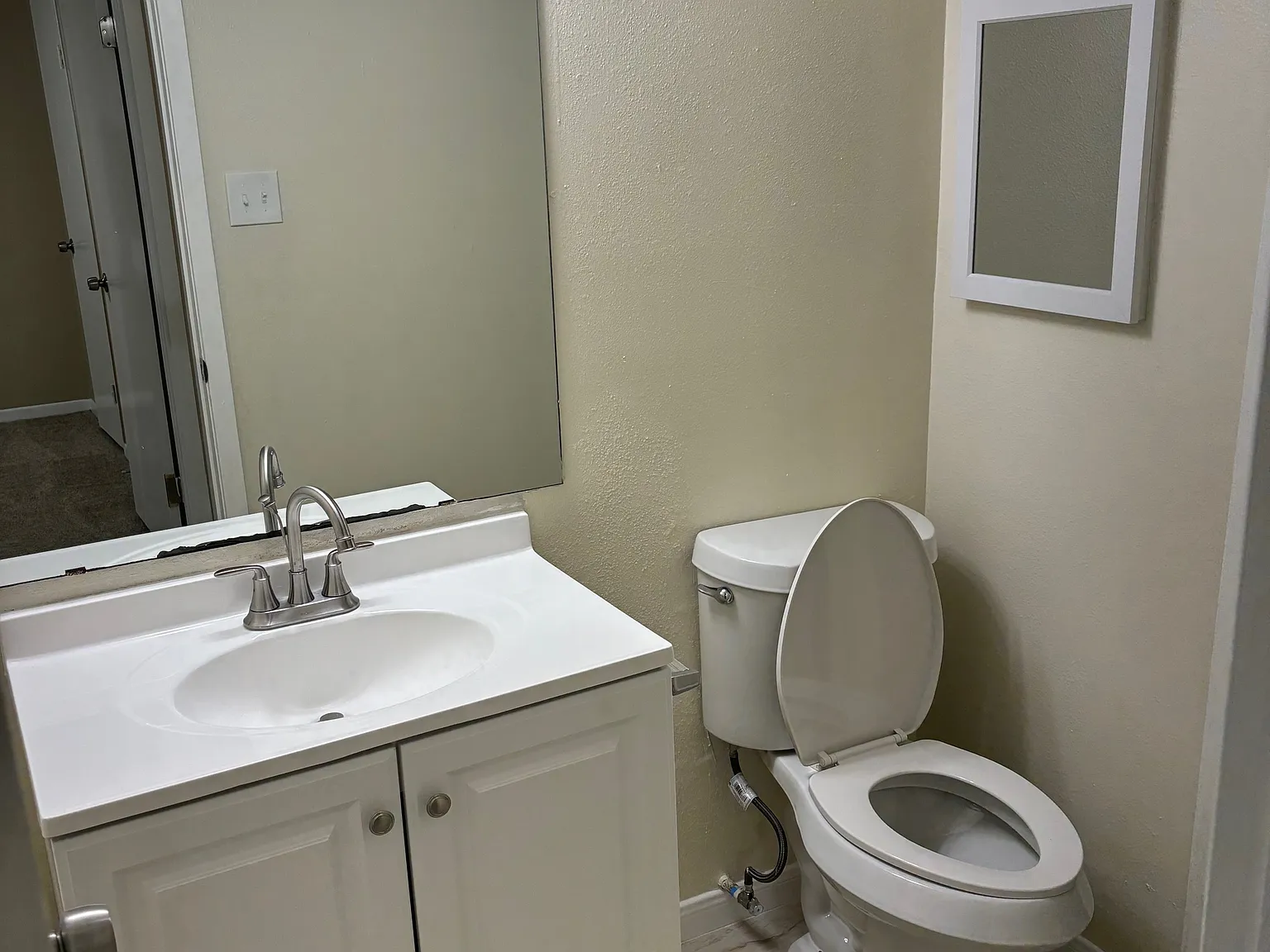 2 bed, 1.5 bath, 930 sqft, $1,000 — Photo 4