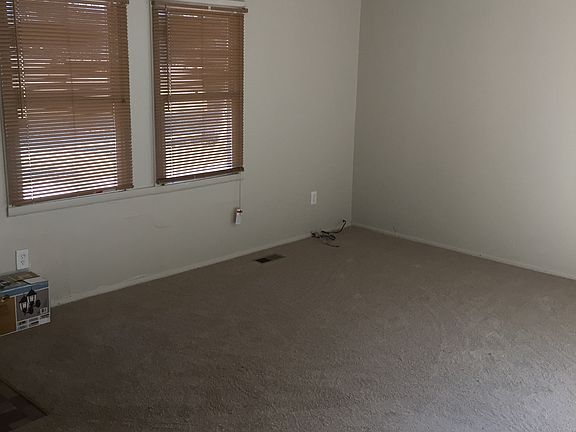 3rd image of 12 Linden Ct