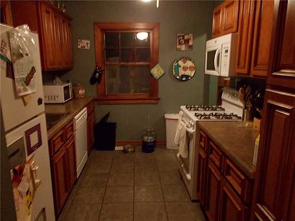 4th image of 29053 Kearsley St