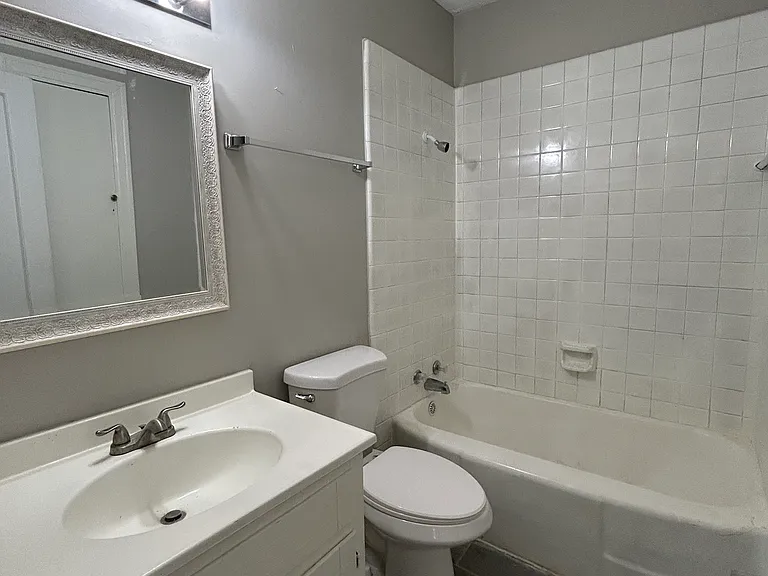 Maplewood Dr — Photo 7