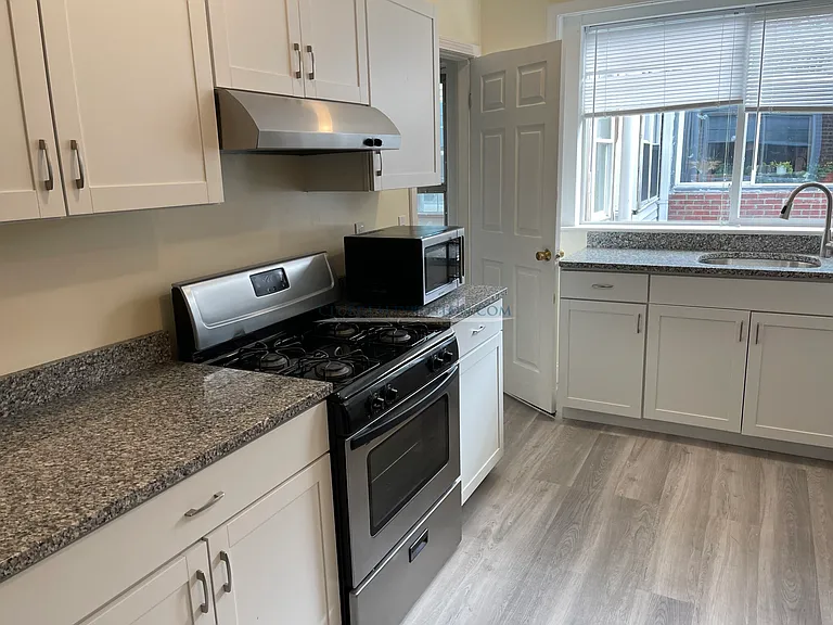 811 Washington St #3 — Photo 9