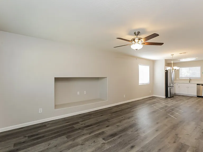 1074 E Silversmith Trl — Photo 4
