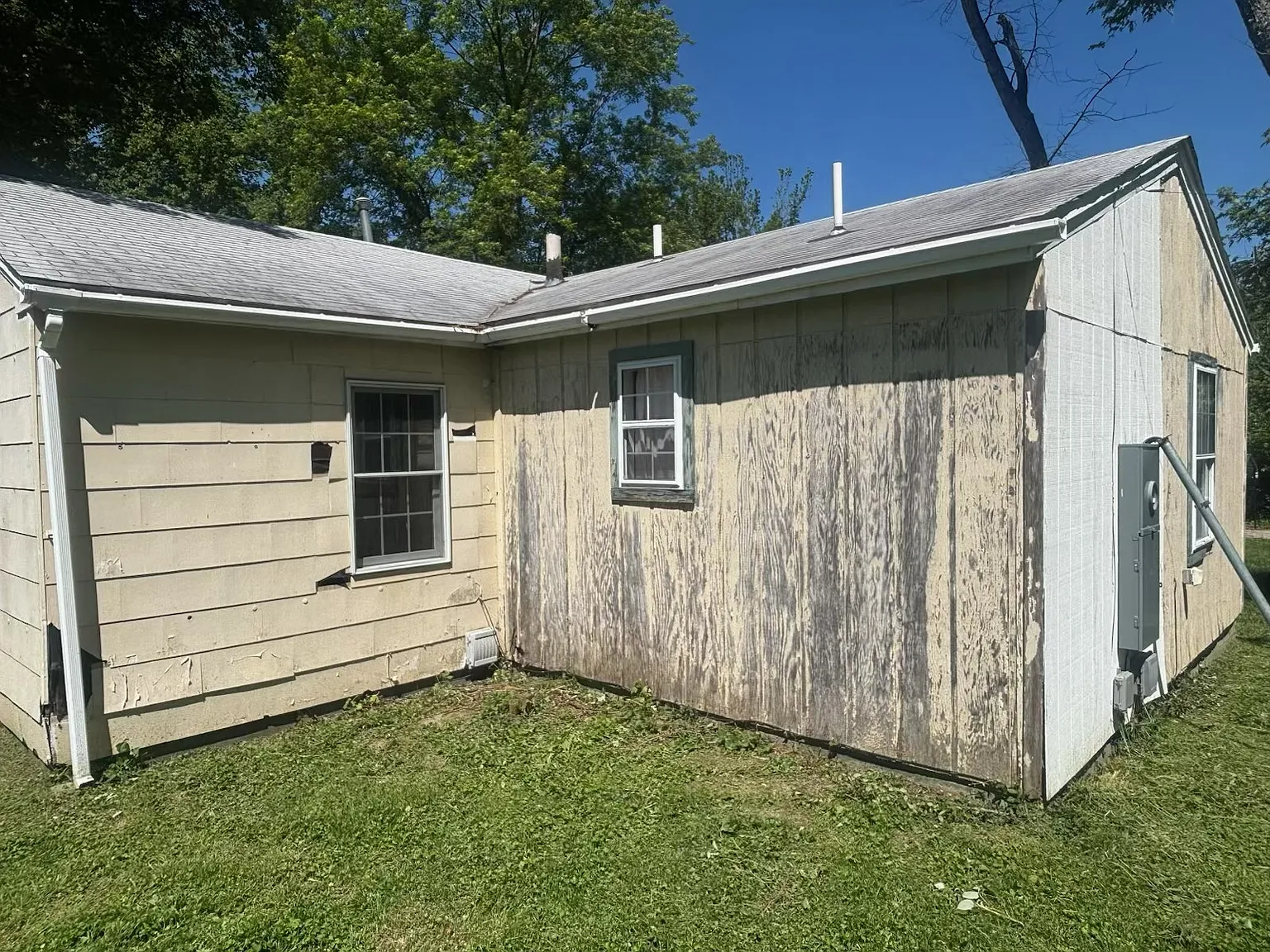 3 bed, 1240 sqft, $990 — Photo 3