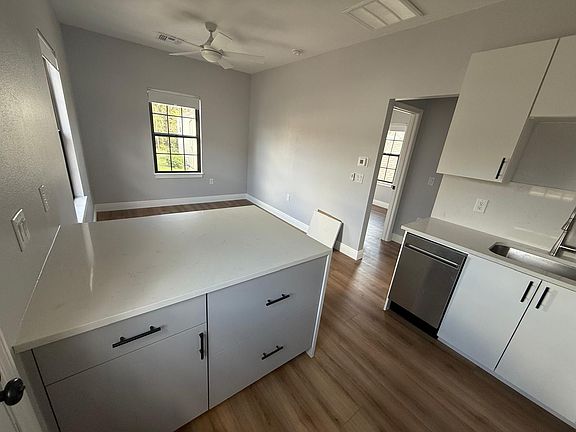 5th image of 1105 Damask St #B