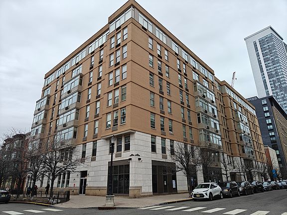 2nd image of 10 Regent St APT 502