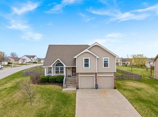 12880 Ridgeview Dr, Platte City, MO 64079