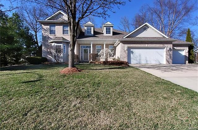 1st image of 121 Forest Grove Dr