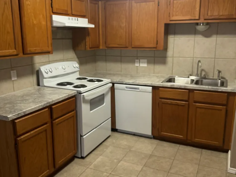 3911 James Ct — Photo 6