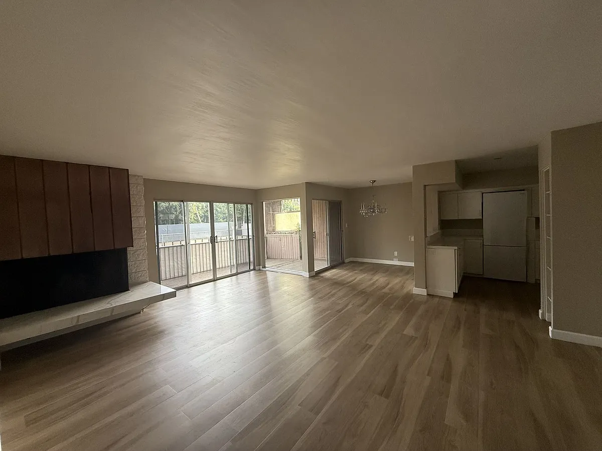 Building Photo - 2610 Torrey Pines Rd #D26