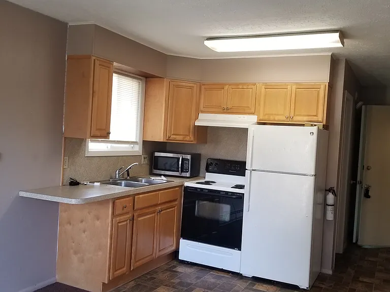 75 Ridgeway St #3 — Photo 5