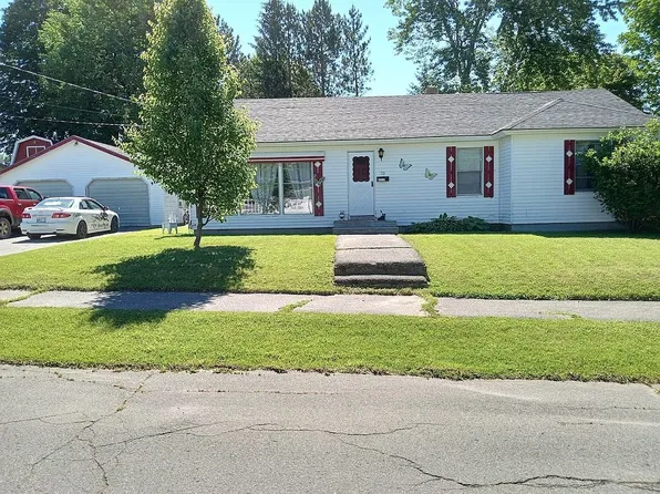 33 Birch St, East Millinocket, ME 04430