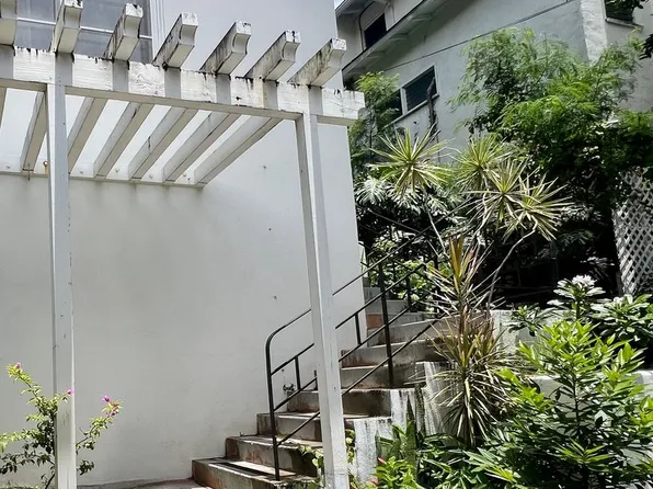 1649A 10th Ave, Honolulu, HI 96816