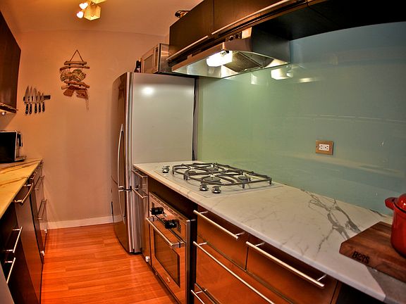 Kitchen (right)
