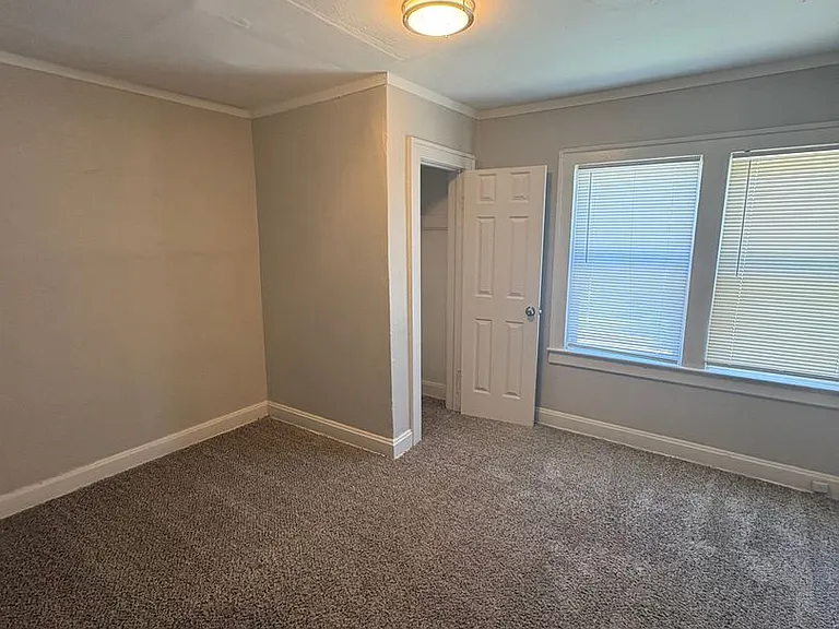 6027 Forest Ave — Photo 8