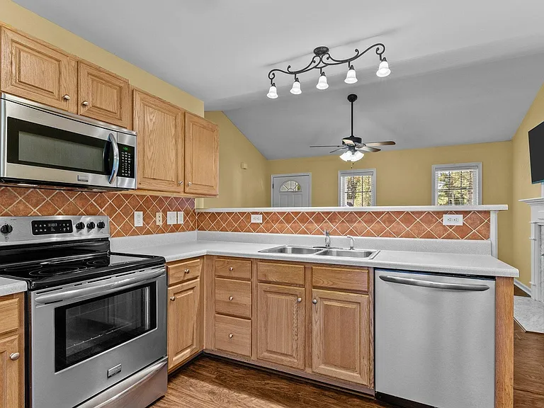 501 Rookwood Ct — Photo 5