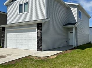 3805 Amity Cir SE, Mandan, ND 58554