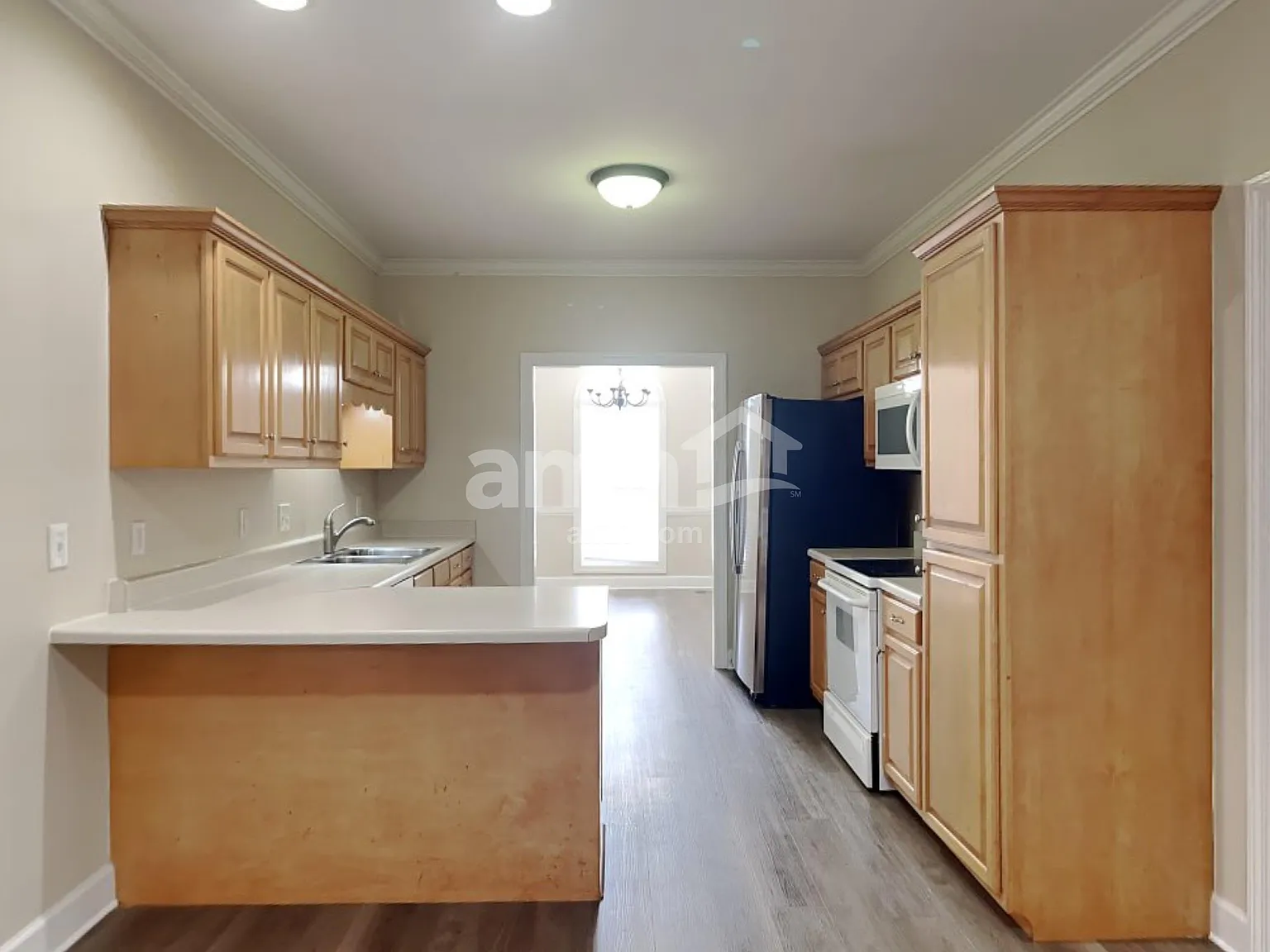 3 bed, 2.5 bath, 2447 sqft, $2,440 — Photo 3