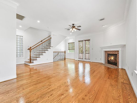 3rd image of 1529 Rosewood St #0