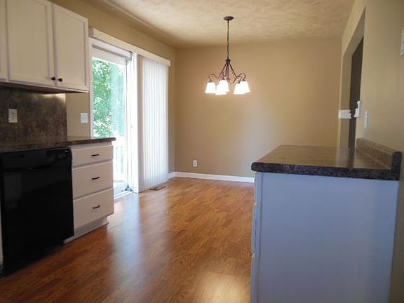 Eat-in-Kitchen