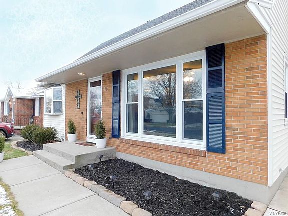 3rd image of 132 Pinewoods Ave
