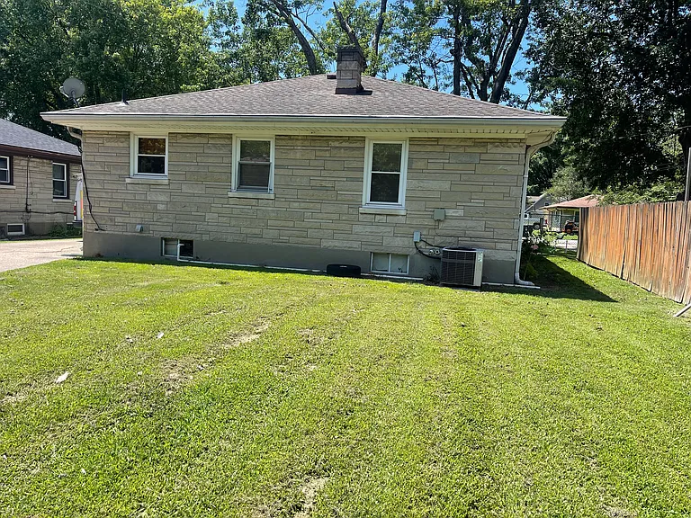 4103 North Ln — Photo 2