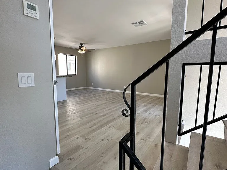 455 E St #4 — Photo 8