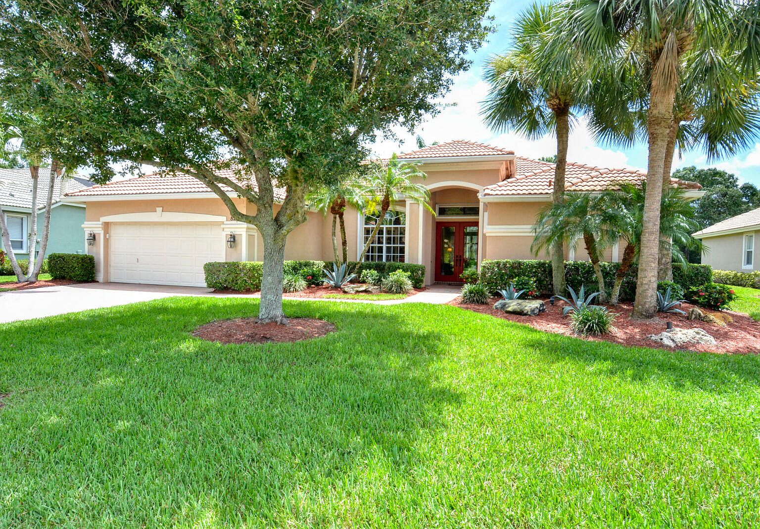 821 SW Blue Stem Way